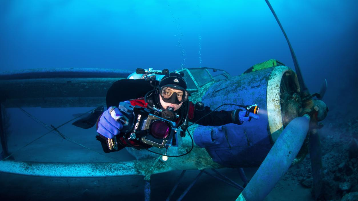 Cold Water Diving: Fix Your Touchscreen Glove Problem Now!