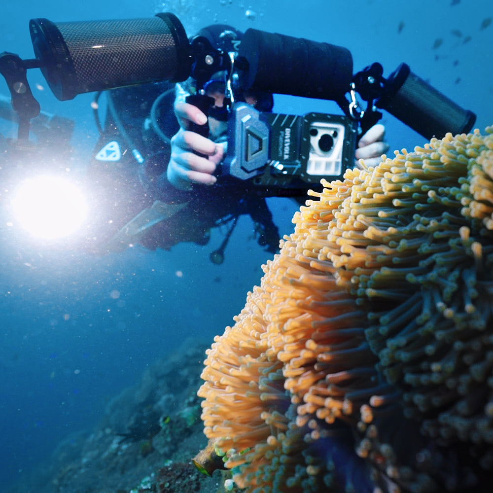 SeaTouch 4 Max Platinum V2 Underwater Touchscreen Housing, iPhone waterproof phone case.displaying a stingray, featuring easy underwater photography.