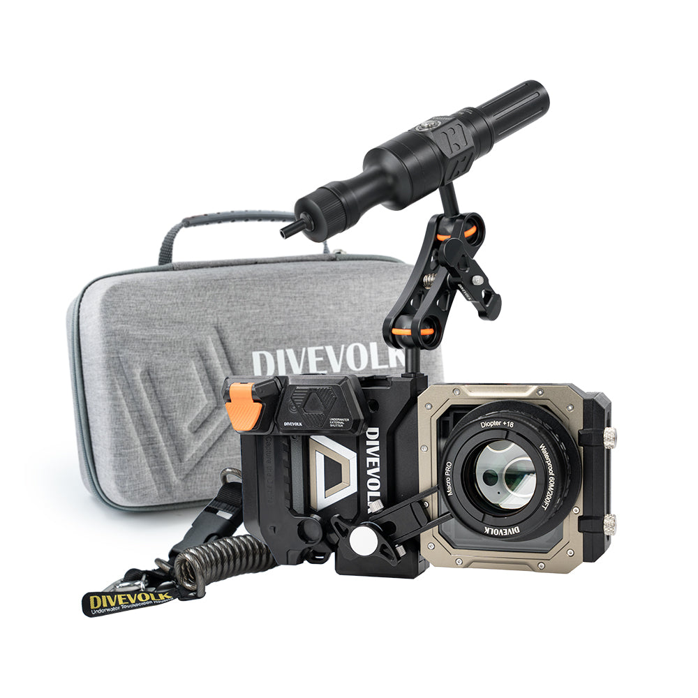 DIVEVOLK SeaTouch 6 PRO Advanced Macro Snoot Kit with travel case — housing with Macro Pro +18 lens and video light with snoot arm, DIVEVOLK branded grey travel case in background.