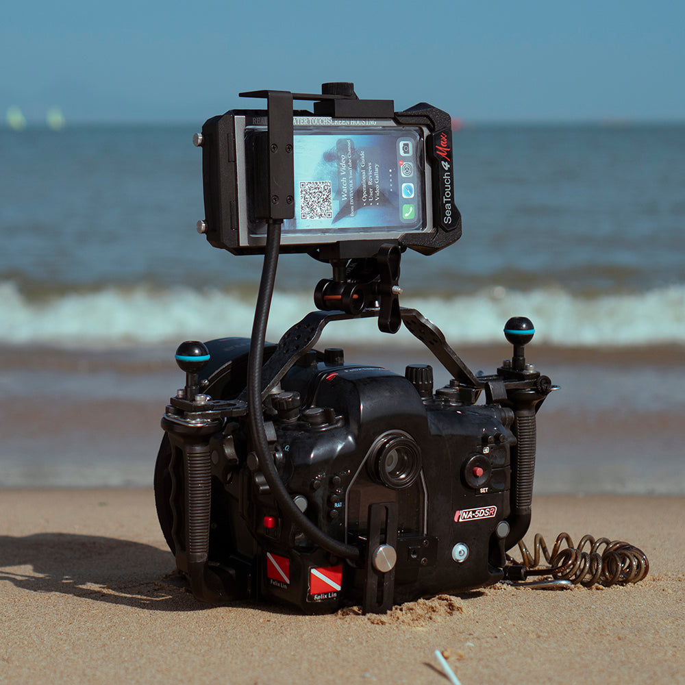 DiveVolk SeaLink connects housing to camera.