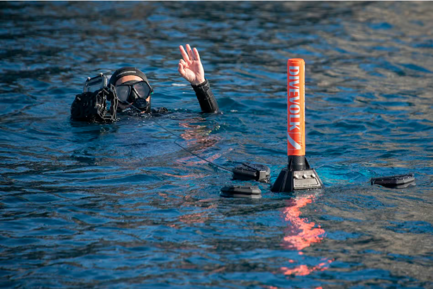 divevolk  sealink transmitter diver surface water 
