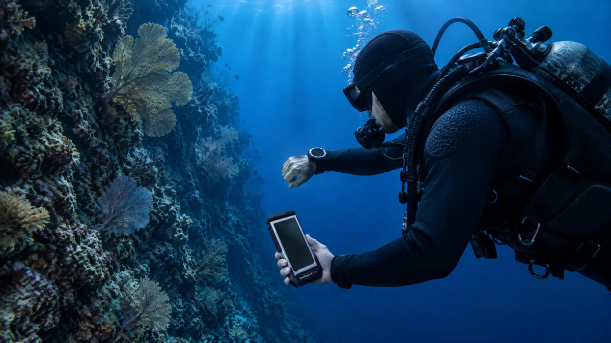 diver checking dive computer reef wall seatouch 6 pro