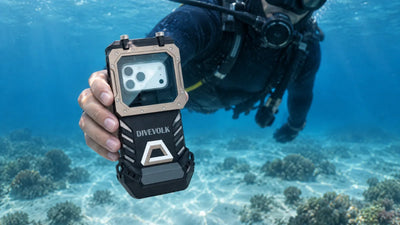 diver holding seatouch 6 pro one hand near neutral buoyancy