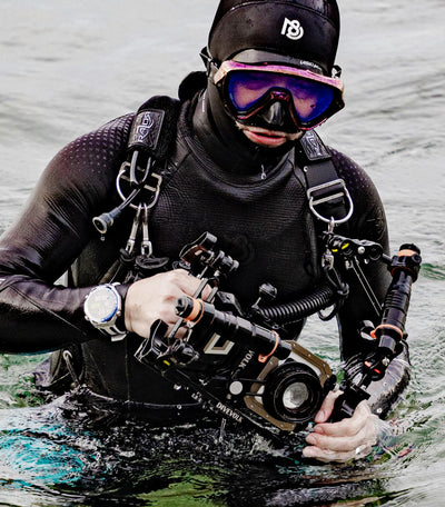 diver with divevolk housing rig