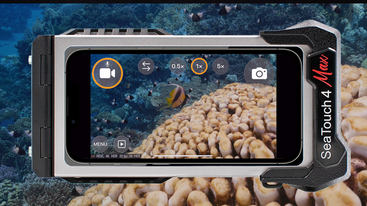 UWACAM AUTO mode interface on iPhone inside DIVEVOLK SeaTouch 4 Max underwater housing