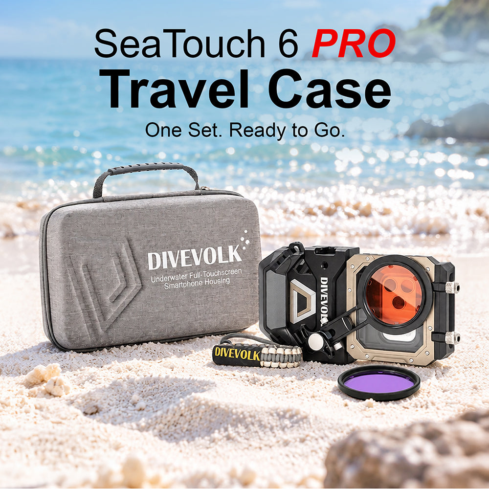 SeaTouch 6 PRO travel case with full kit on beach — grey carry case, housing with wide-angle lens, red filter, and paracord wrist strap ready for dive trip.