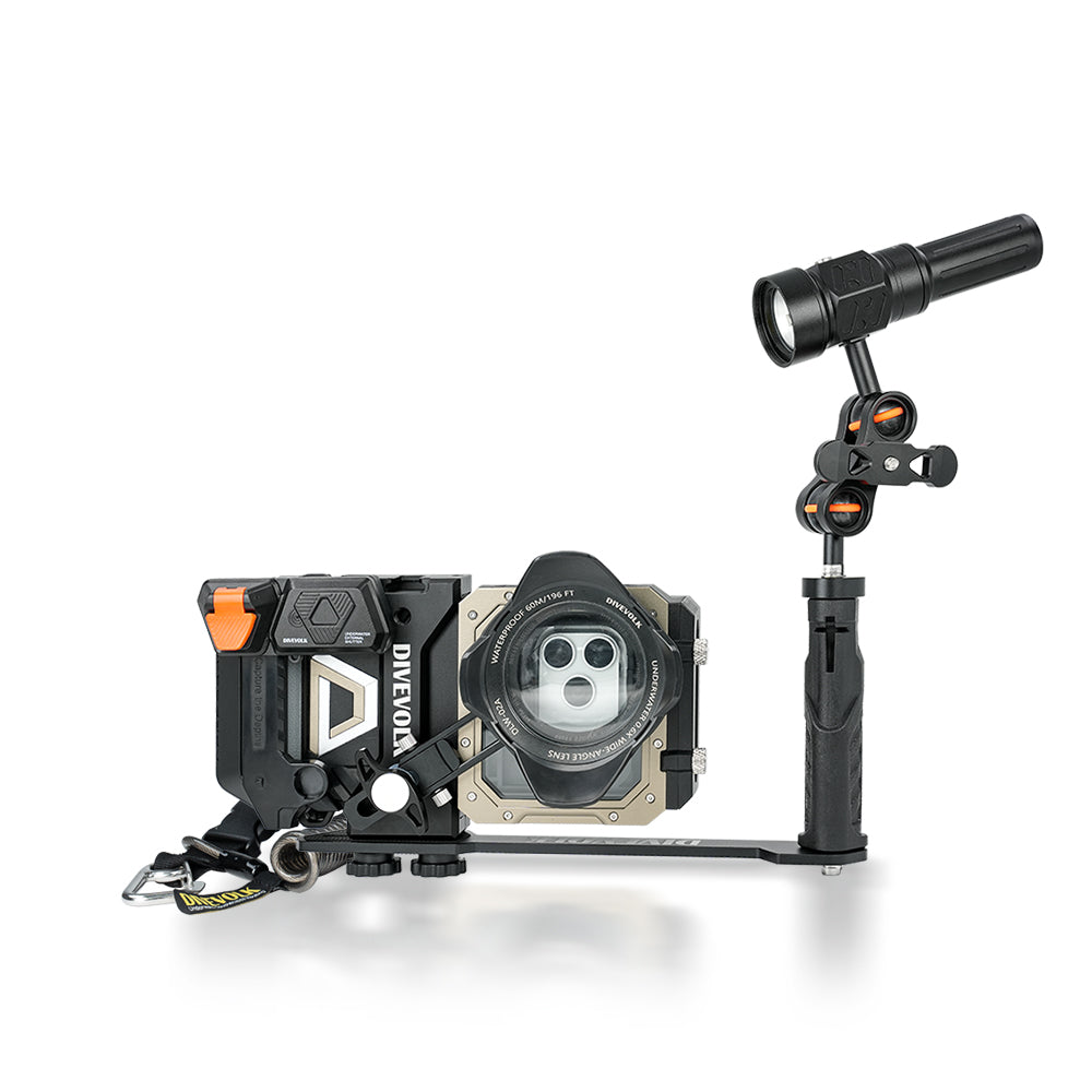 DIVEVOLK SeaTouch 6 PRO Creator SL20 Kit — housing with Underwater Wide-angle Lens, SL20 video light mounted on ball joint arm with handle grip, coil lanyard attached, white background.
