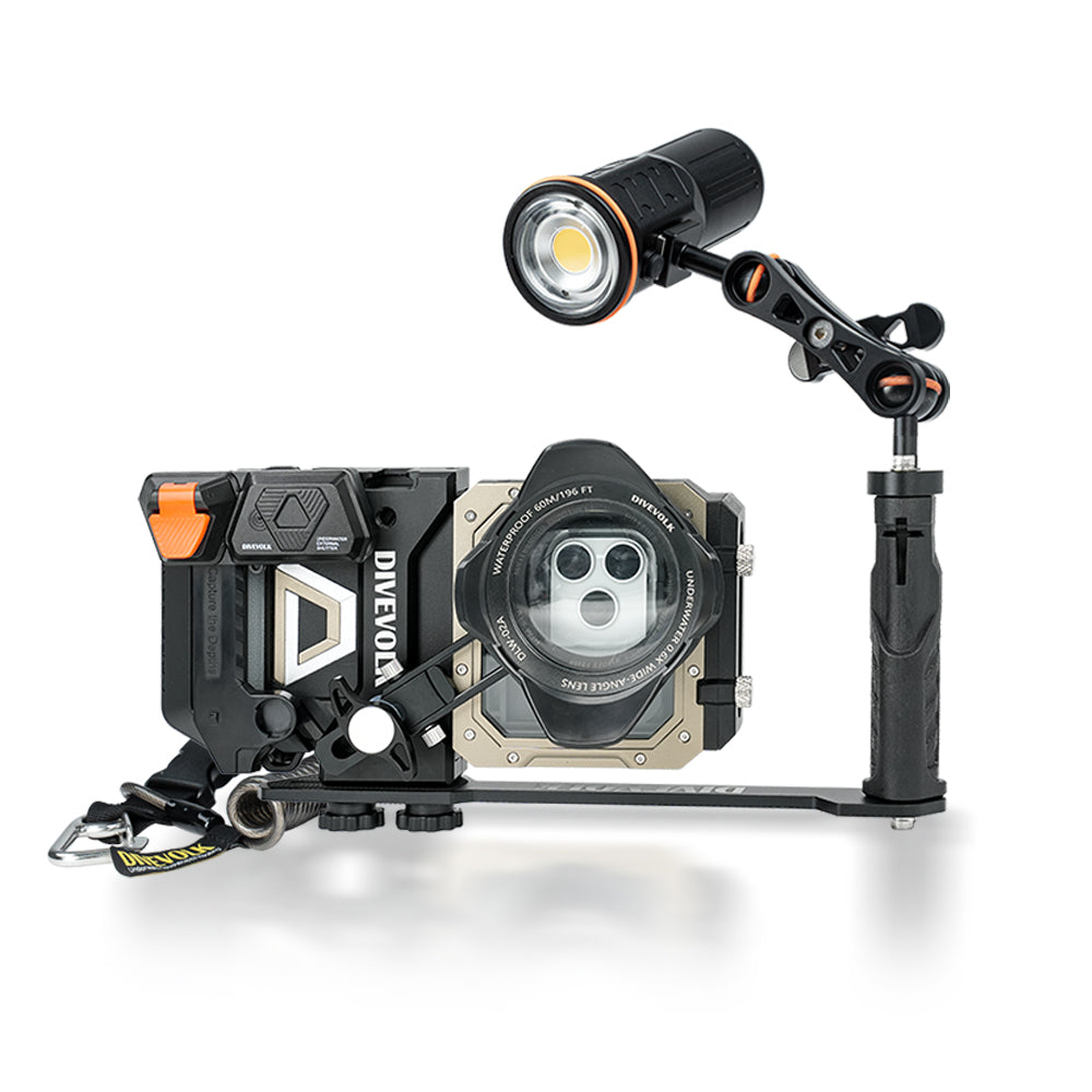 DIVEVOLK SeaTouch 6 PRO Creator SL50 Kit — housing with Underwater Wide-angle Lens, SL50 underwater video light mounted on adjustable ball joint arm with handle, coil lanyard attached, white background.
