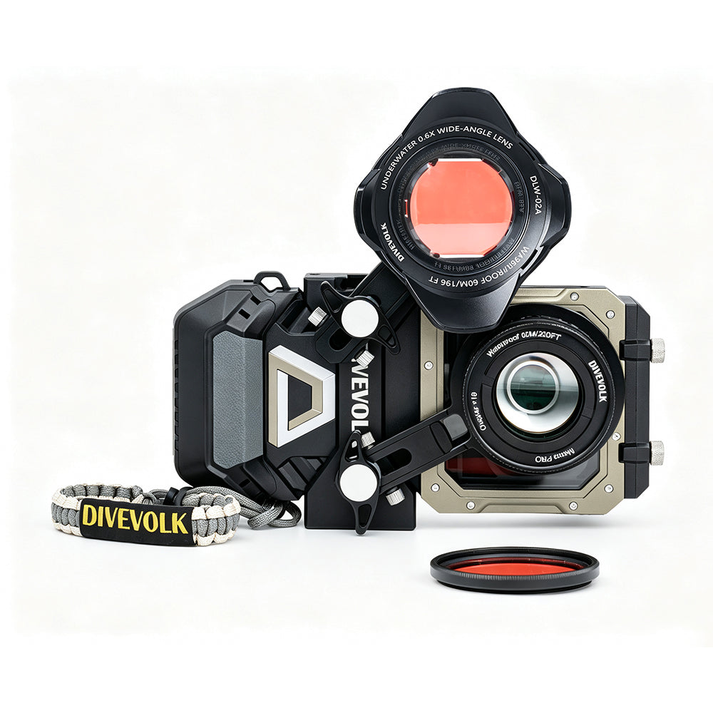 DIVEVOLK SeaTouch 6 PRO Dual Lens Kit — housing with Macro Lens Pro +18 mounted, Underwater Wide-angle Lens DLW-02A and Deep Dive Red Filter displayed above and below, outdoor lanyard attached, white background.