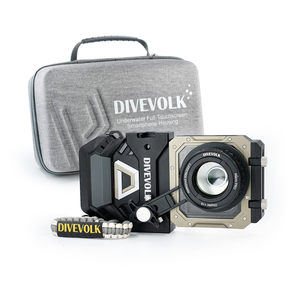 DIVEVOLK SeaTouch 6 PRO Macro Kit with branded travel case — housing with Macro Pro +18 lens mounted, grey travel case in background, DIVEVOLK outdoor lanyard attached.