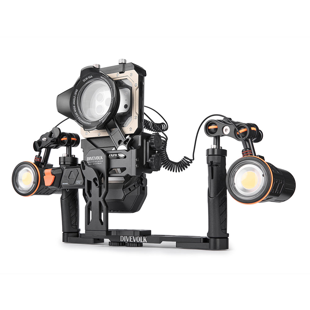 DIVEVOLK Quick-Switch Mount with SeaTouch 6 PRO housing, DLW-02A wide-angle lens and dual SL50 video lights in vertical shooting setup, white background.